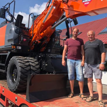 Předání hydryulického rypadla HITACHI ZAXIS 140W